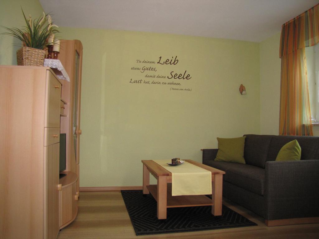 Stollenklause Apartment Hormersdorf  Стая снимка
